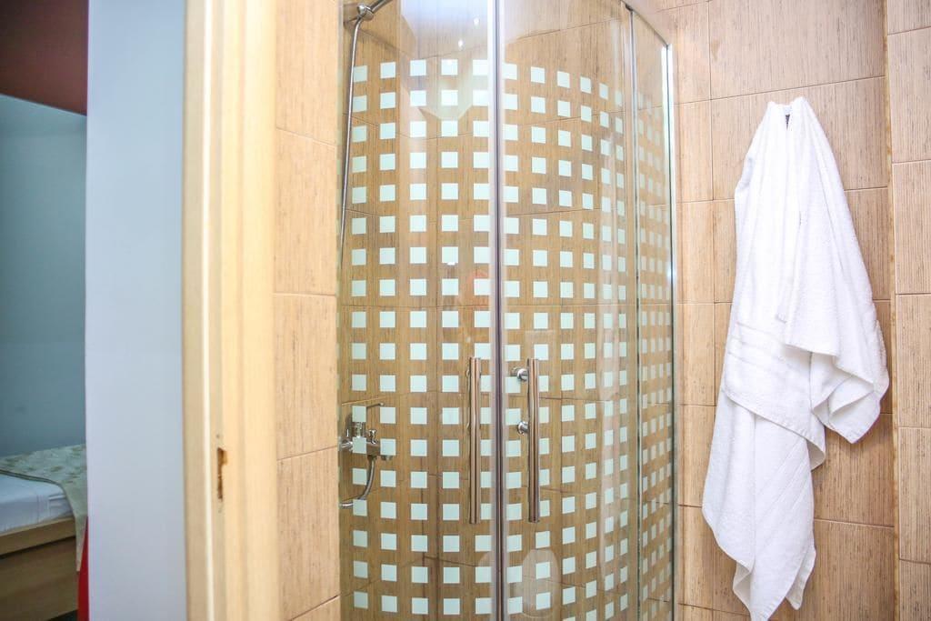 Hotel Vila Aeroport Rinas Екстериор снимка