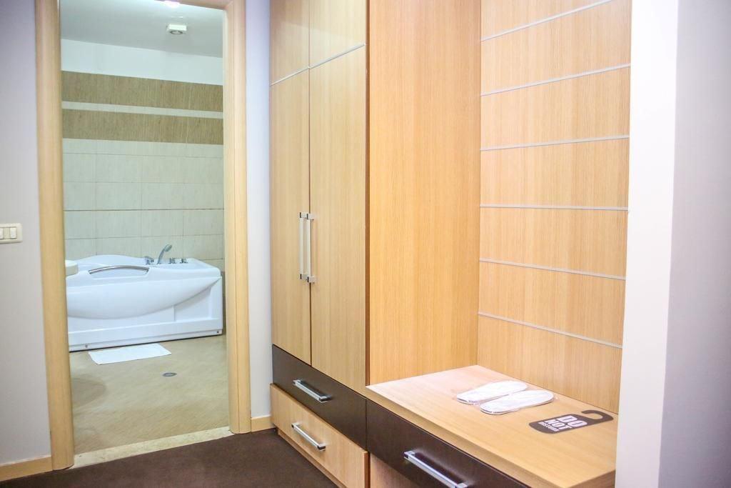 Hotel Vila Aeroport Rinas Екстериор снимка