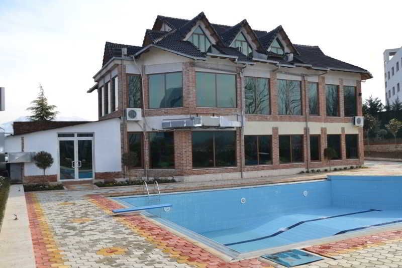 Hotel Vila Aeroport Rinas Екстериор снимка