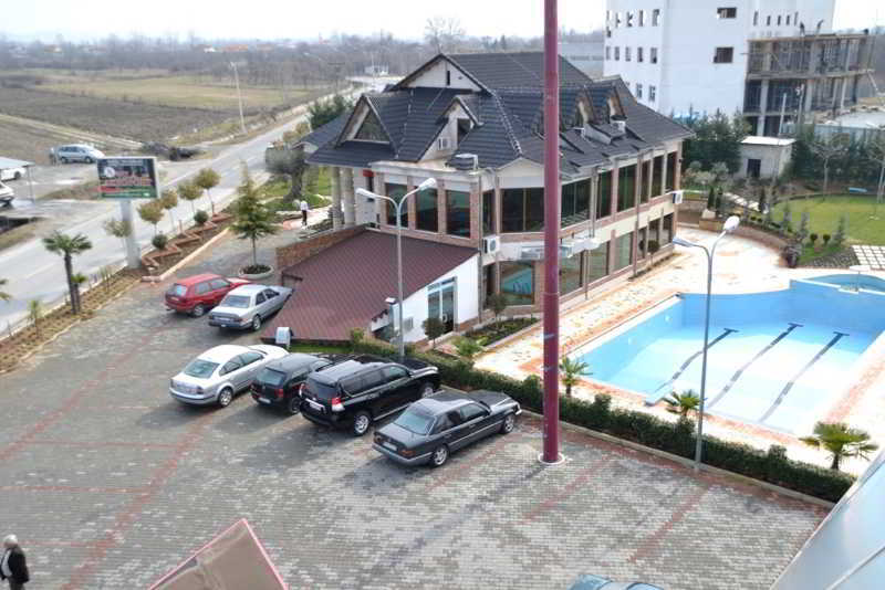 Hotel Vila Aeroport Rinas Екстериор снимка