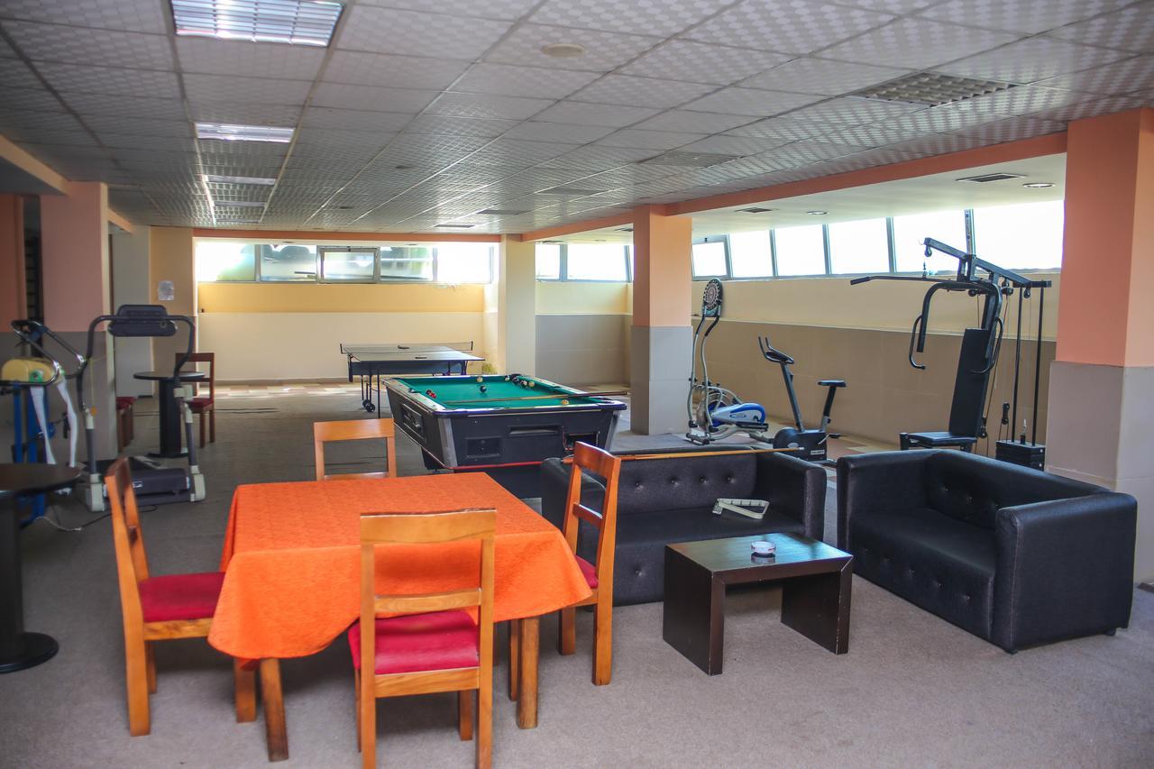 Hotel Vila Aeroport Rinas Екстериор снимка