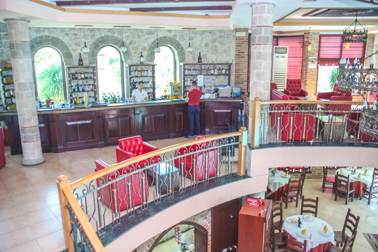 Hotel Vila Aeroport Rinas Екстериор снимка