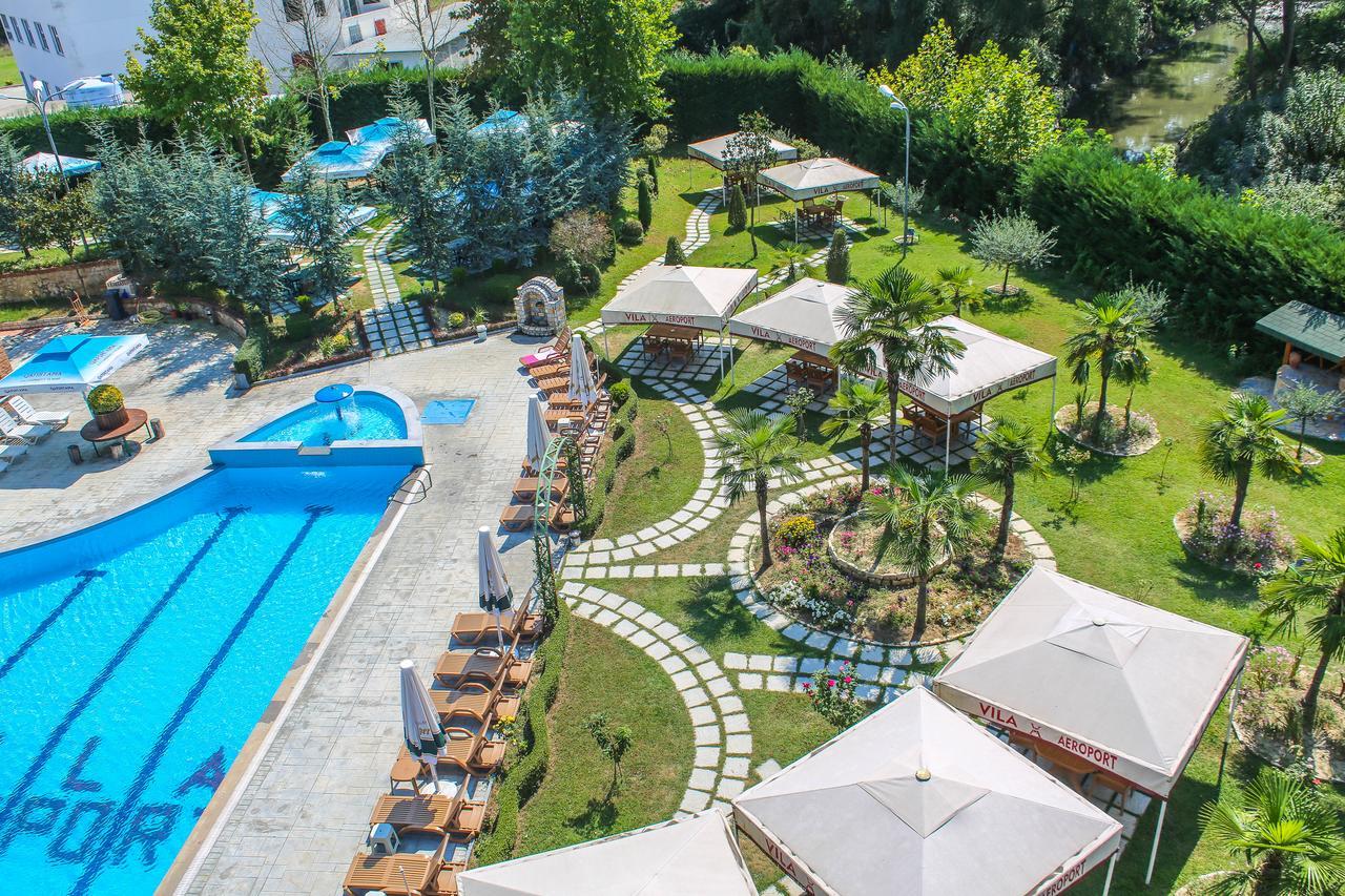 Hotel Vila Aeroport Rinas Екстериор снимка