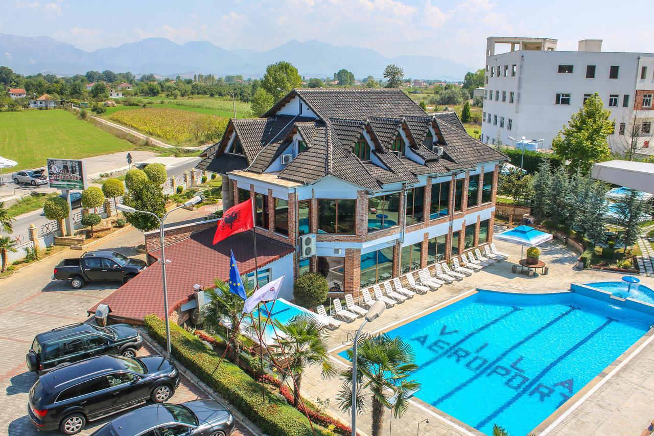 Hotel Vila Aeroport Rinas Екстериор снимка