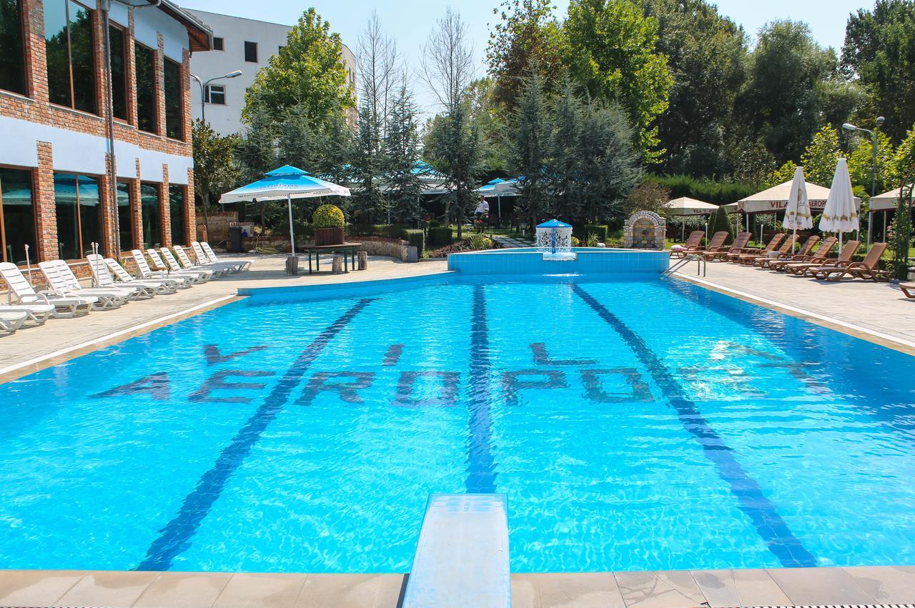 Hotel Vila Aeroport Rinas Екстериор снимка