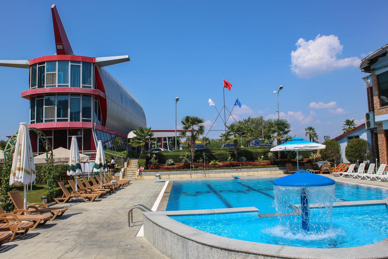 Hotel Vila Aeroport Rinas Екстериор снимка