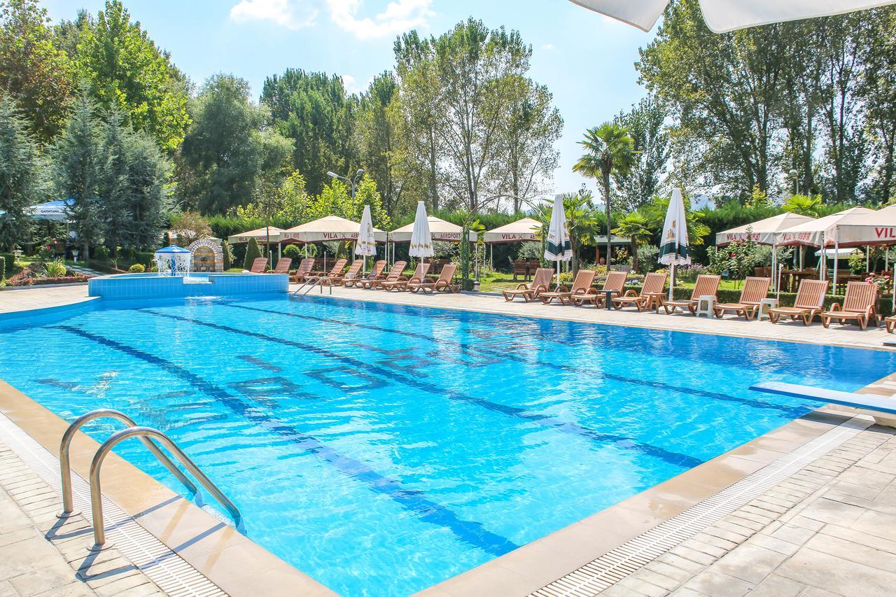 Hotel Vila Aeroport Rinas Екстериор снимка