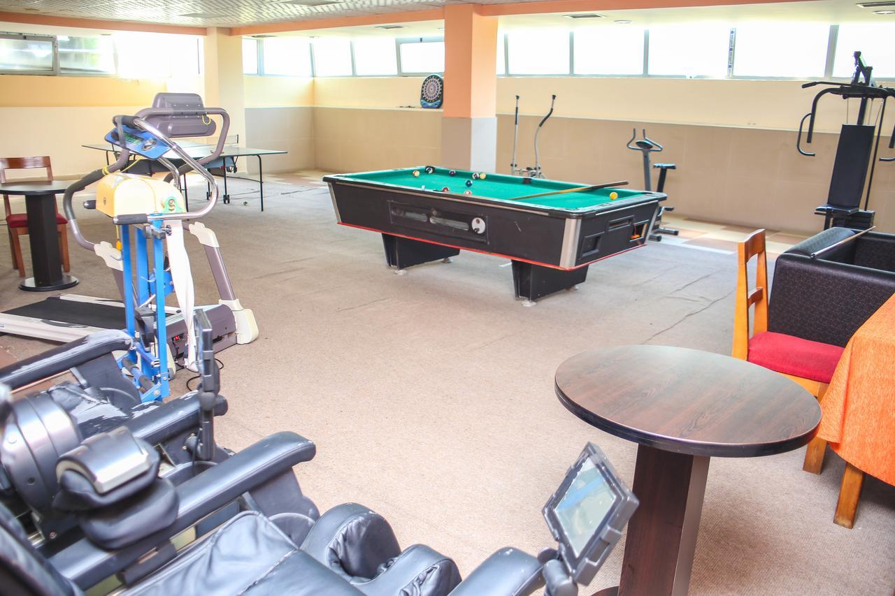 Hotel Vila Aeroport Rinas Екстериор снимка