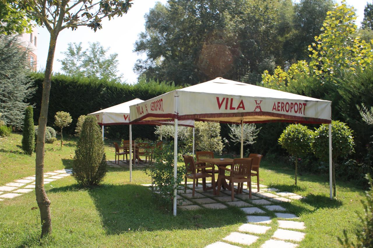 Hotel Vila Aeroport Rinas Екстериор снимка