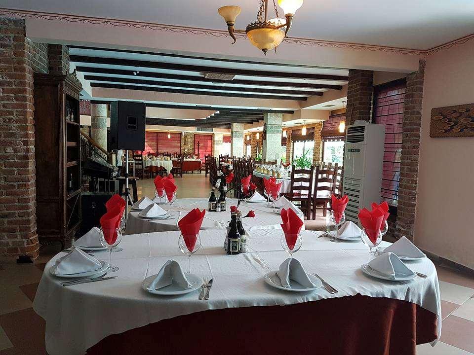 Hotel Vila Aeroport Rinas Ресторант снимка