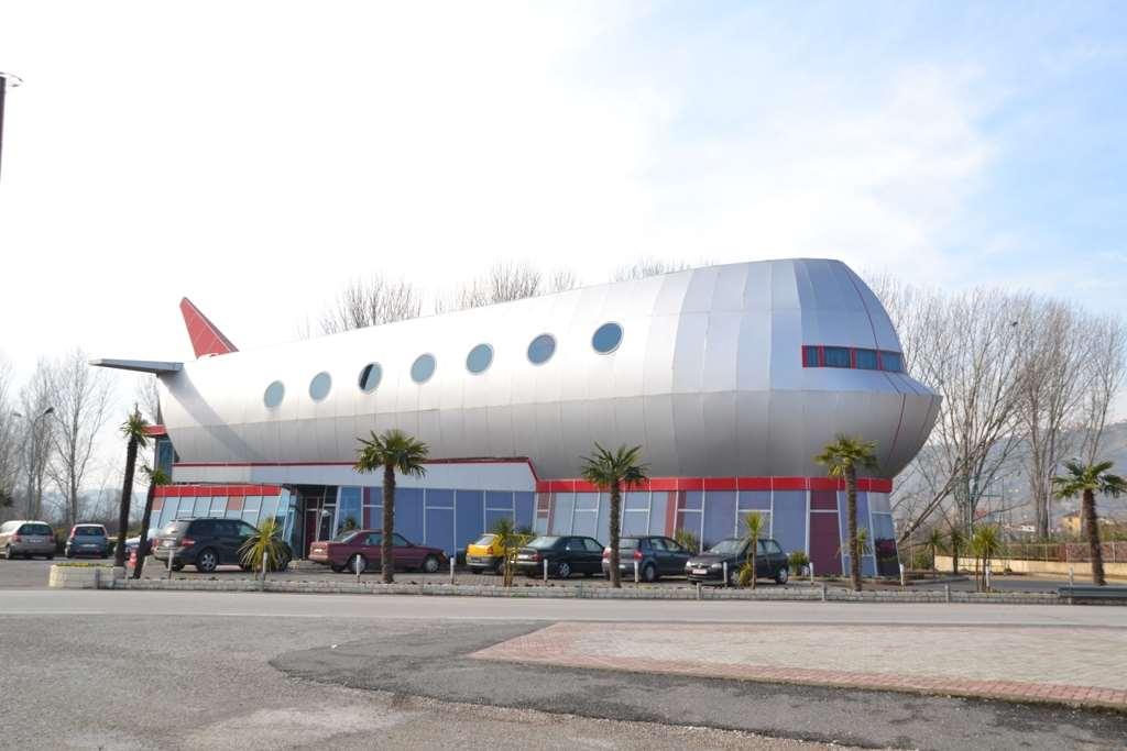 Hotel Vila Aeroport Rinas Екстериор снимка